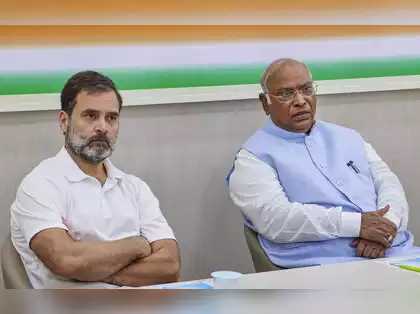 खडगे-राहुल समेत कई नेताओं ने सेना के काफिले पर हमले की निंदा की